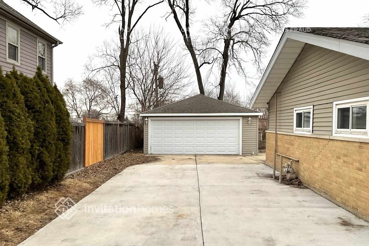 135 Princeton St - Photo 2 of 14