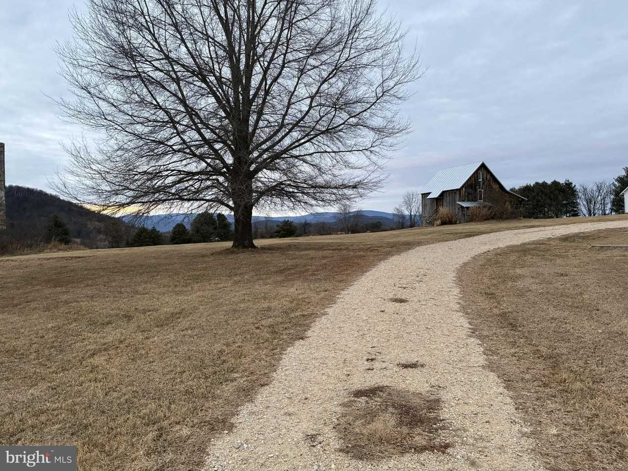 873 Hawlin Rd - Photo 3 of 50