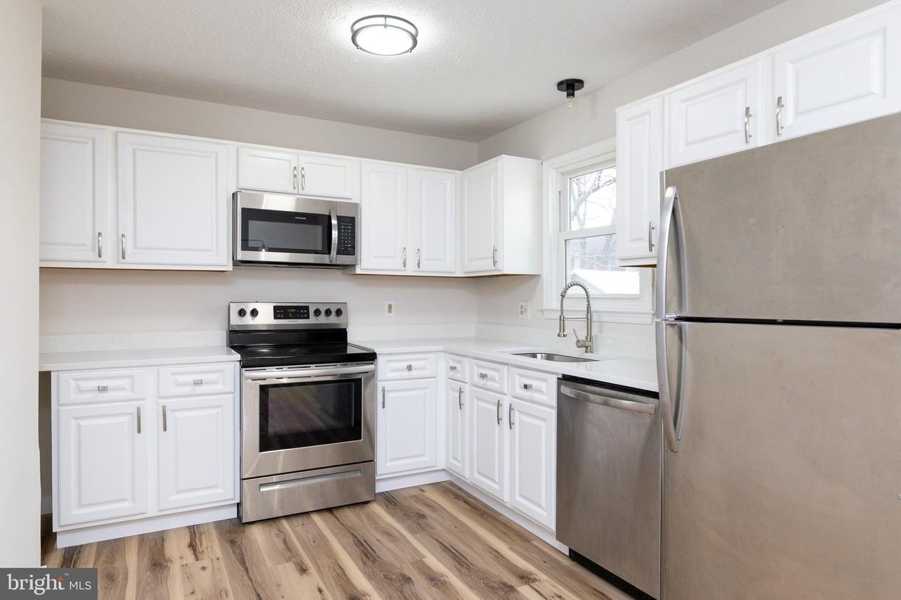 26 Jackson Ave Apt A - Photo 2 of 20