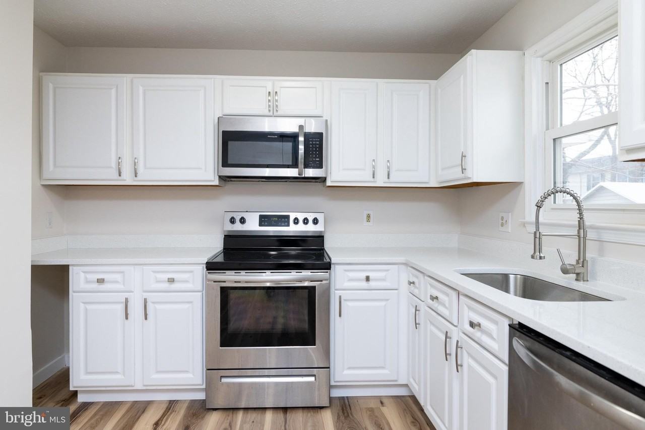 26 Jackson Ave Apt A - Photo 4 of 20