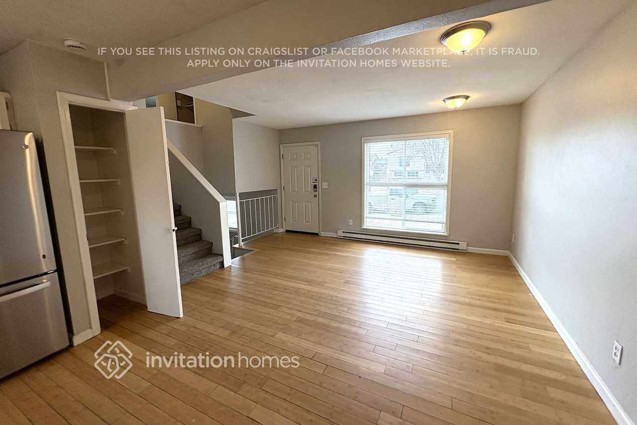 9870 Steele St - Photo 5 of 20