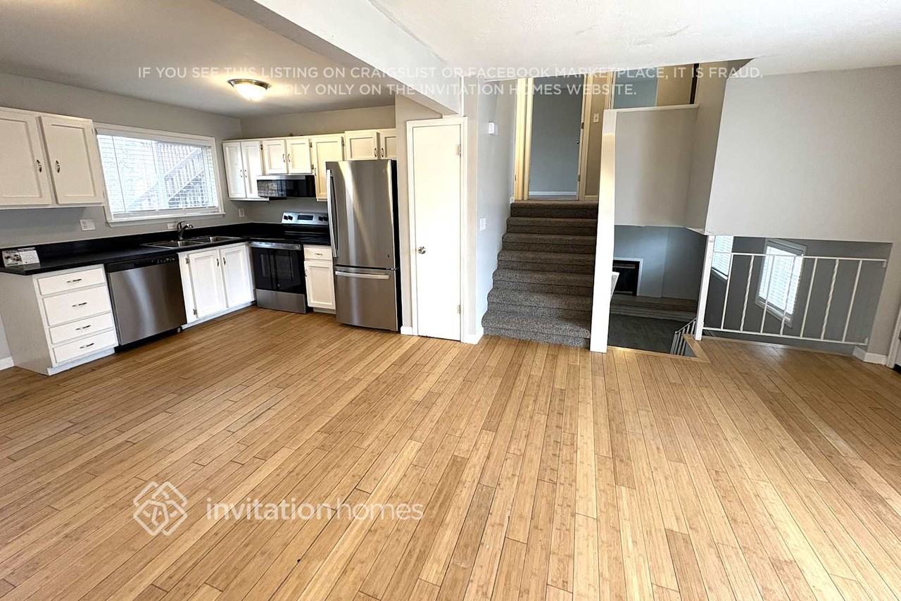 9870 Steele St - Photo 7 of 20