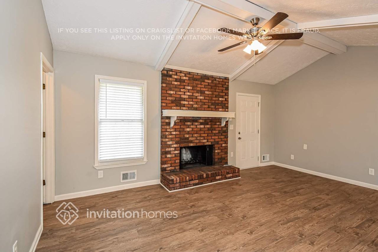 396 Sancho Dr - Photo 4 of 18