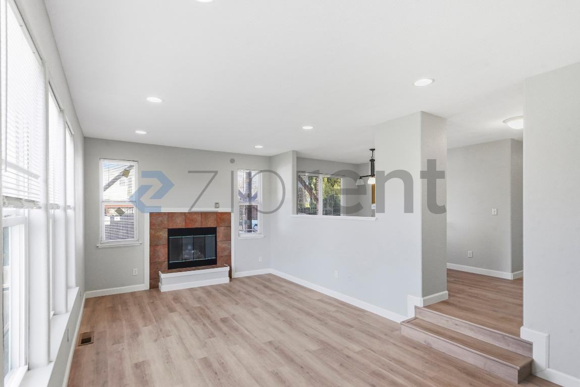 2124 E 20th St - Photo 6 of 25