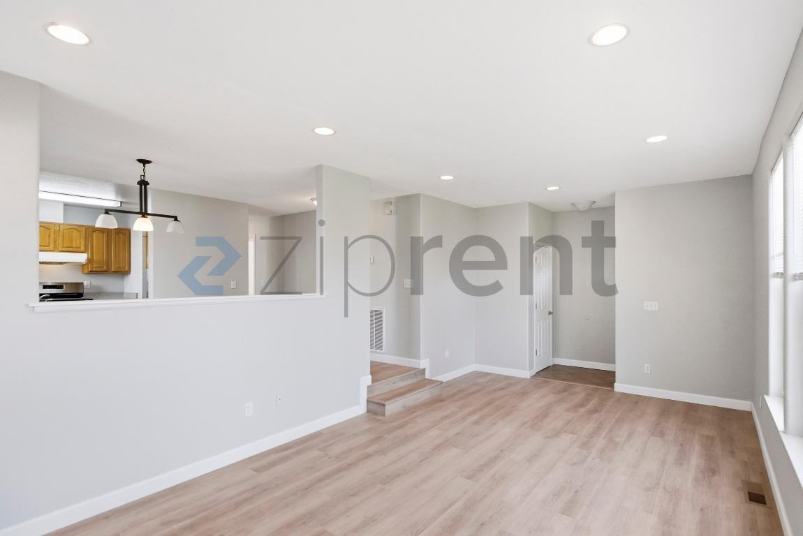 2124 E 20th St - Photo 7 of 25