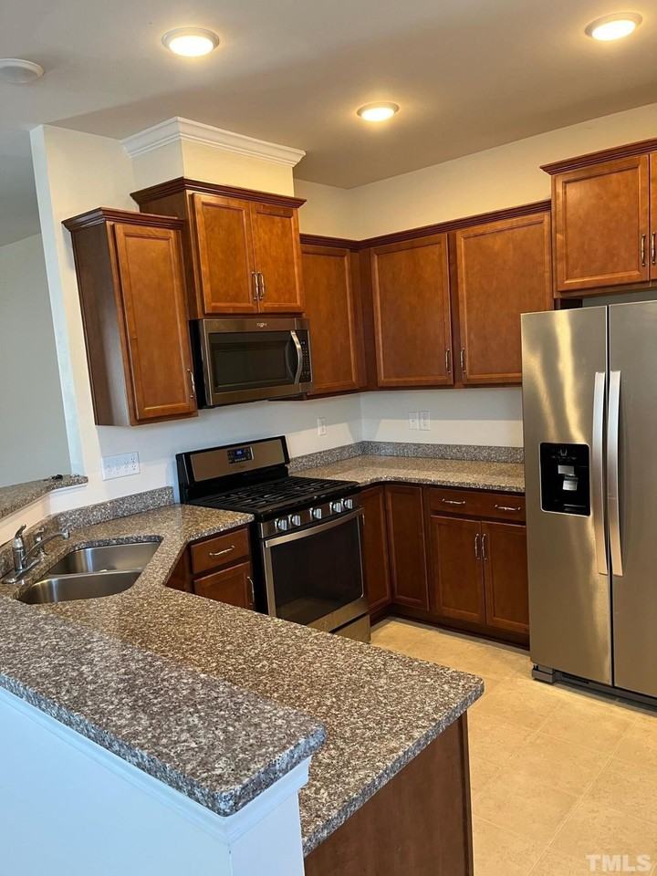 1118 Kudzu St - Photo 7 of 26