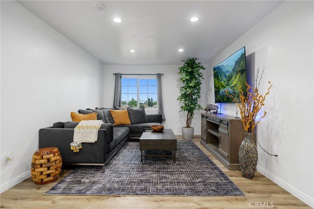 329 E Lanzit Ave - Photo 6 of 39