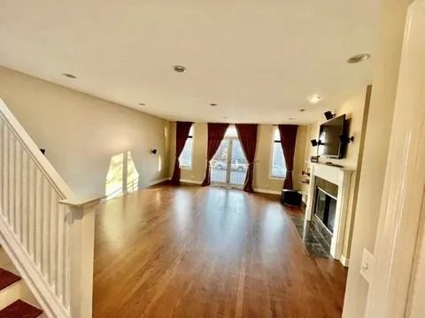 1914 S Morgan St - Photo 2 of 19