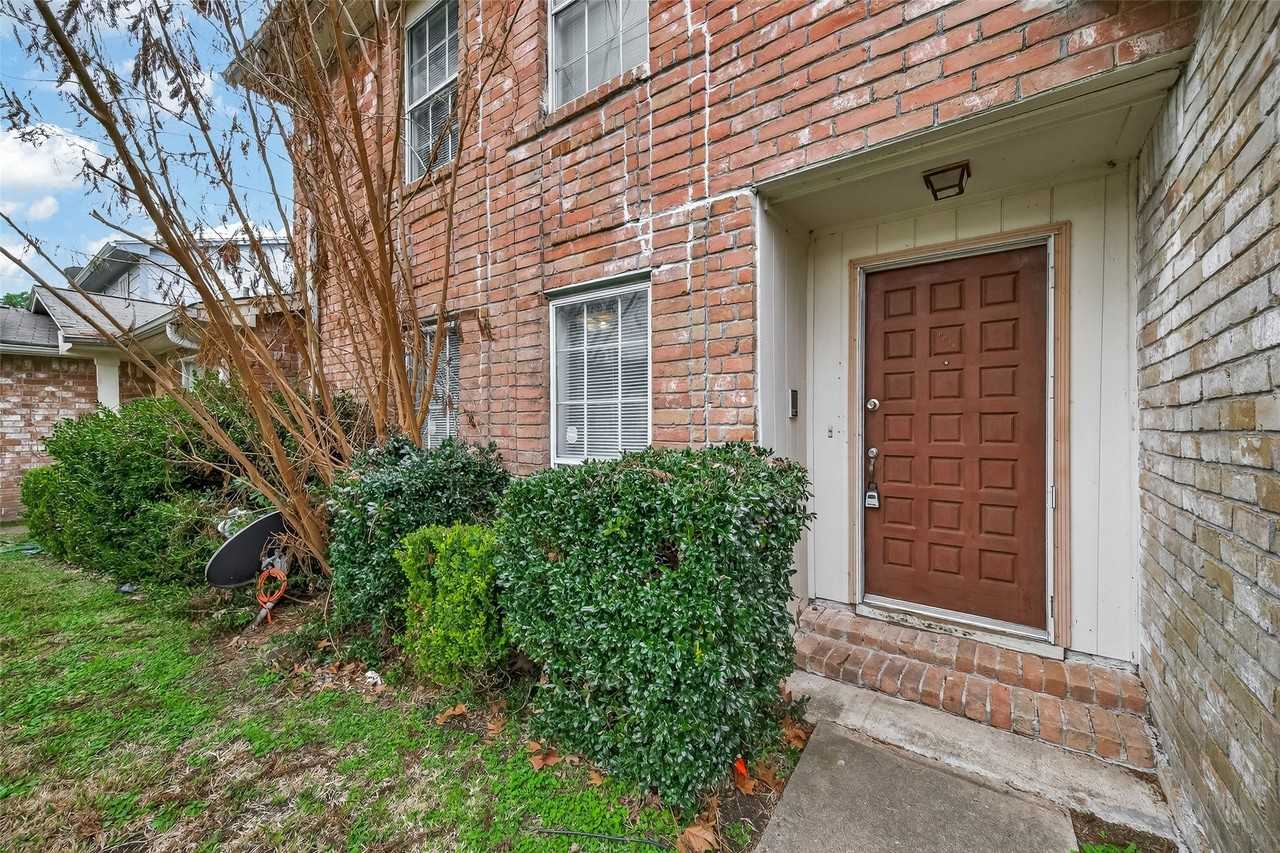 6375 S Briar Bayou Dr - Photo 4 of 34