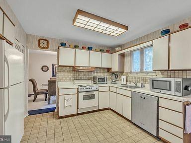 1131 Haral Pl - Photo 5 of 23