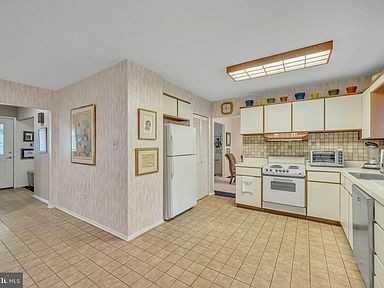 1131 Haral Pl - Photo 6 of 23