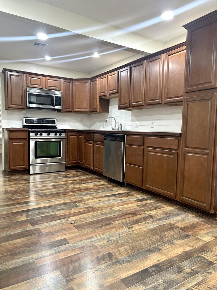 1307 B St Se #1 - Photo 2 of 14