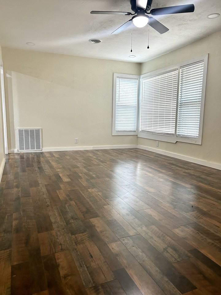 1307 B St Se #1 - Photo 5 of 14