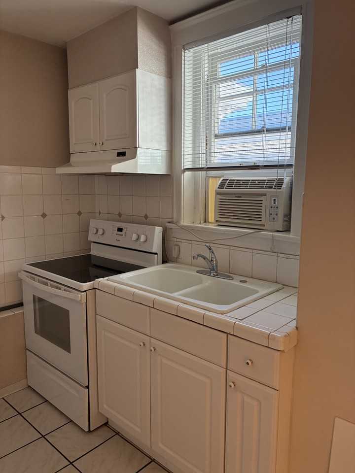 215 East 11th Avenue #D7 - Photo 3 of 11