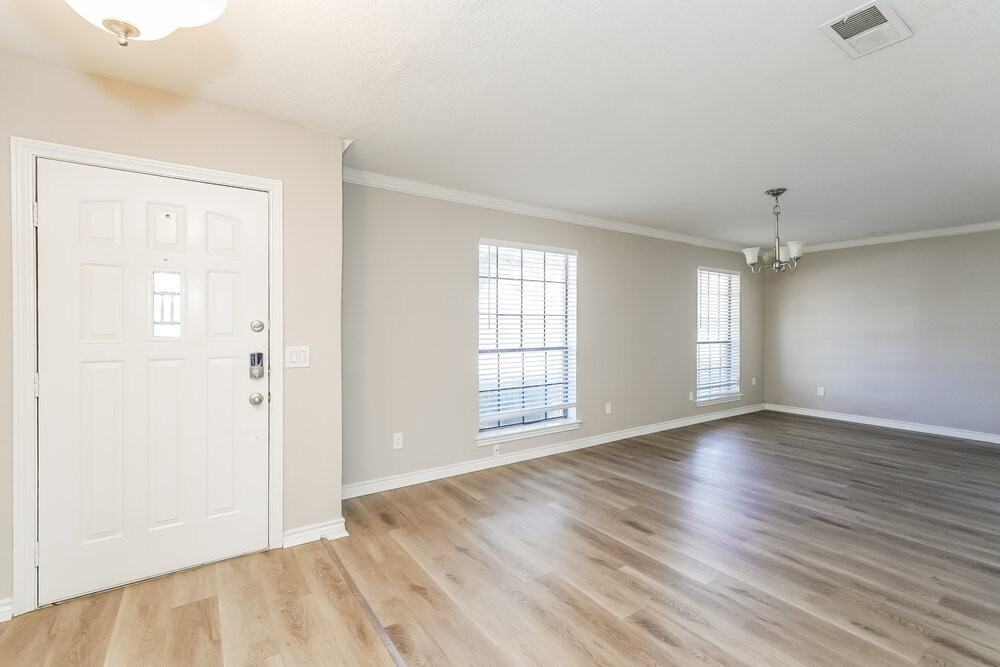 1510 Wood Creek Dr - Photo 3 of 16