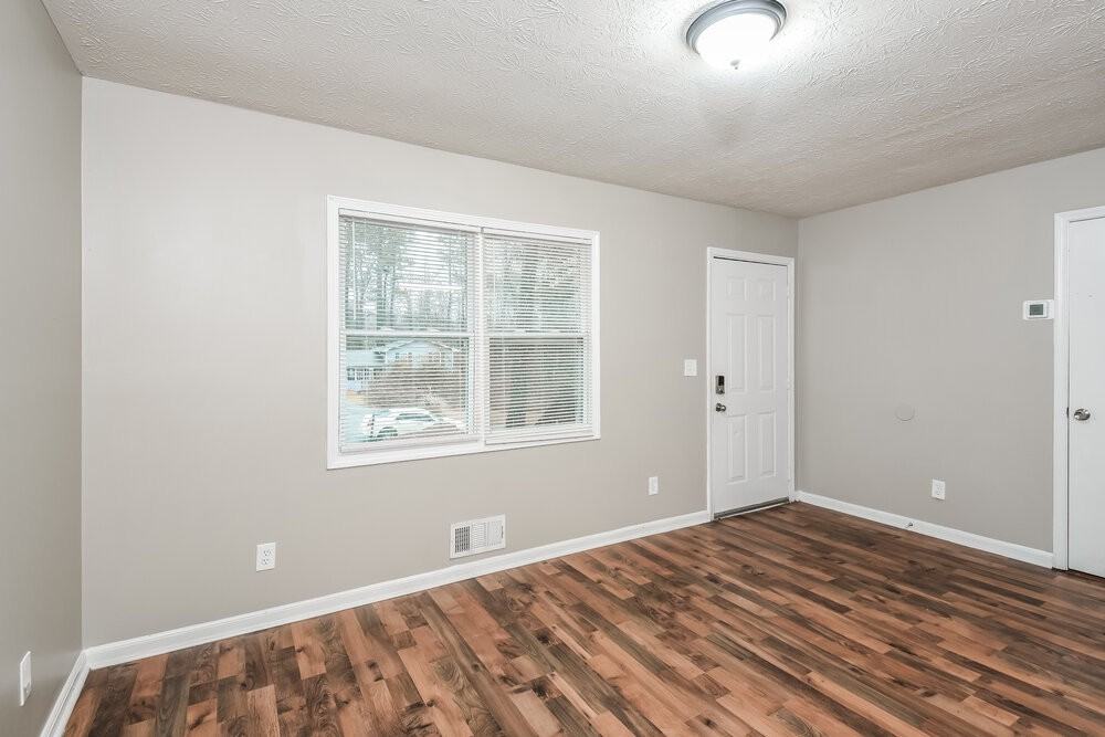 449 Strickland Ct - Photo 7 of 18