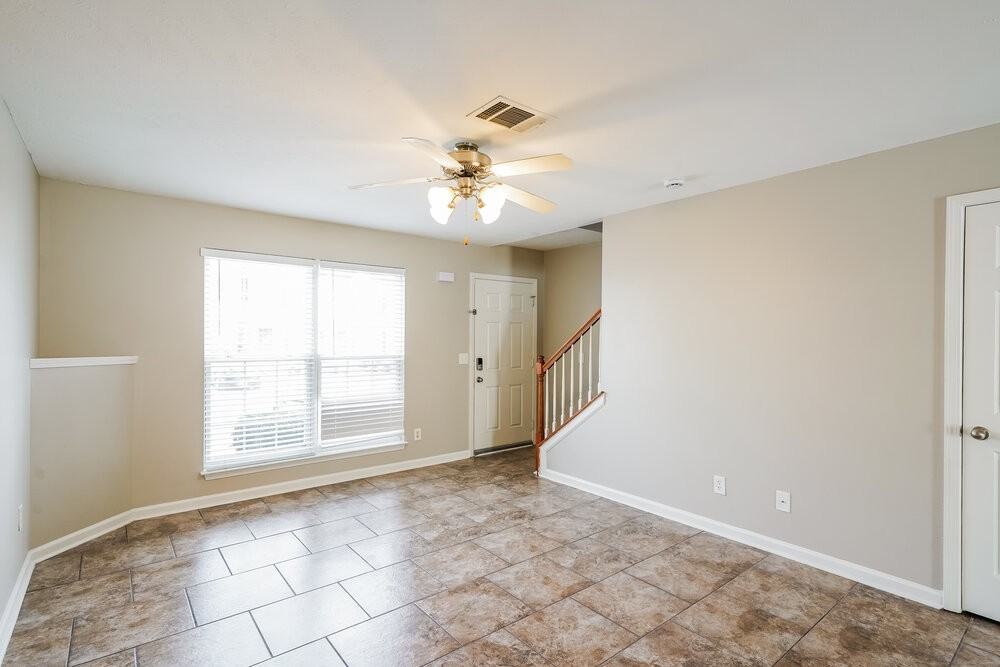 8013 Logan Dr - Photo 4 of 17