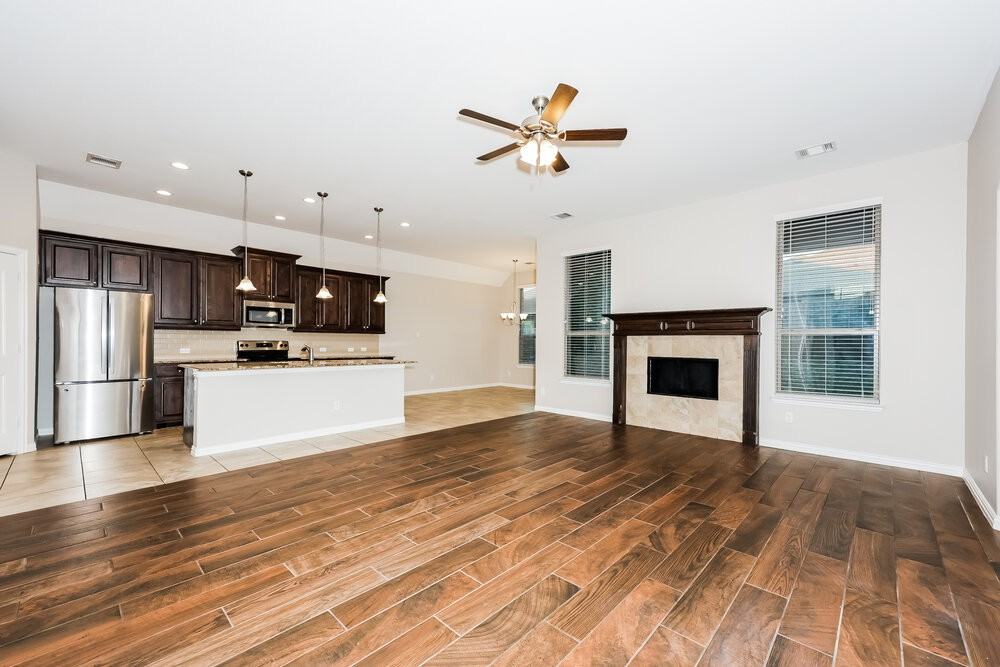 220 Watson St - Photo 3 of 16