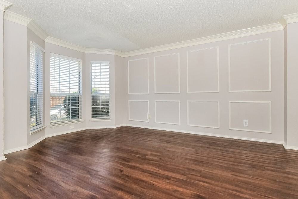 5909 Iris Dr - Photo 5 of 17