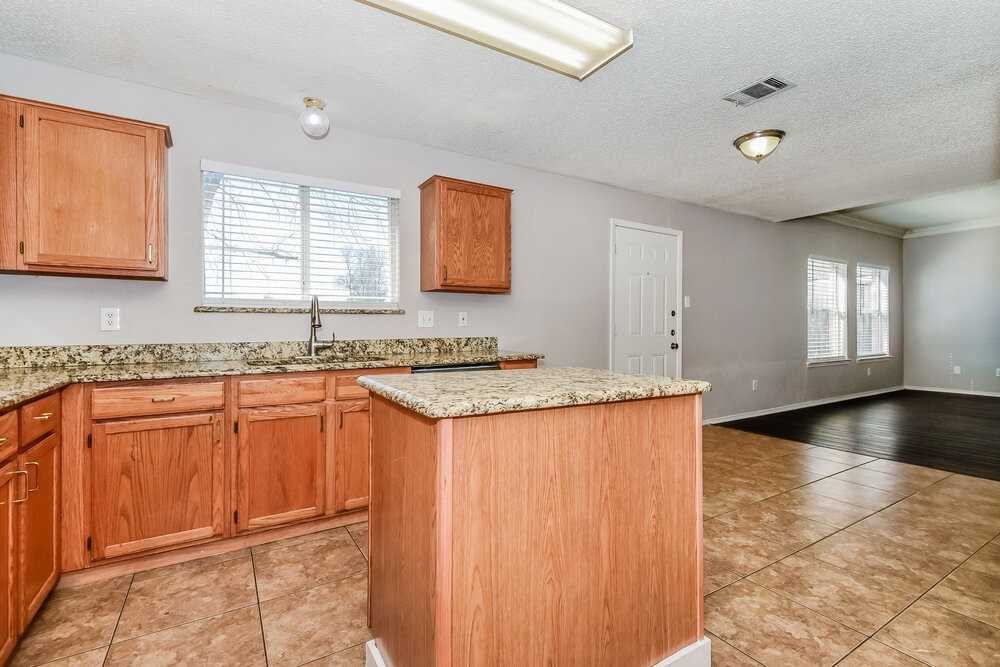 5909 Iris Dr - Photo 6 of 17