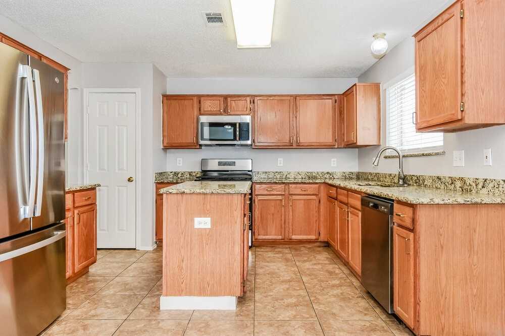 5909 Iris Dr - Photo 7 of 17