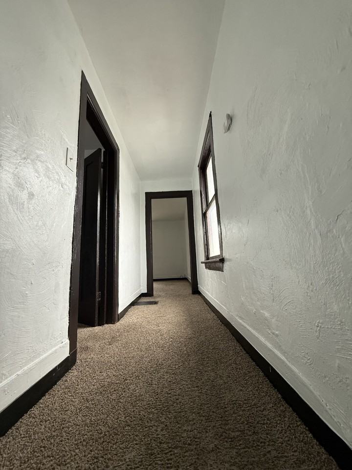 1423 E 33rd St #1 - Photo 5 of 9