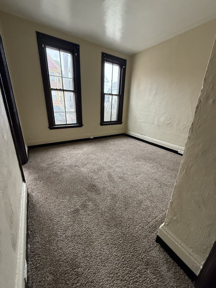 1423 E 33rd St #1 - Photo 7 of 9