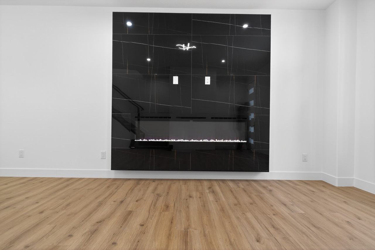 8721 77 Ave Nw - Photo 2 of 23