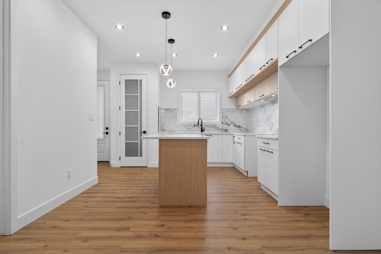 8721 77 Ave Nw - Photo 3 of 23