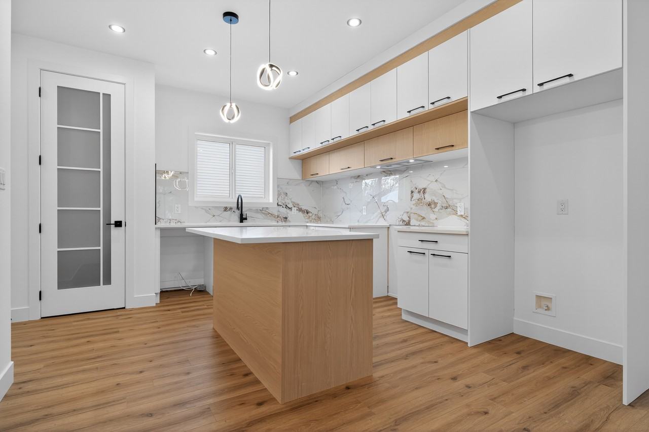 8721 77 Ave Nw - Photo 4 of 23