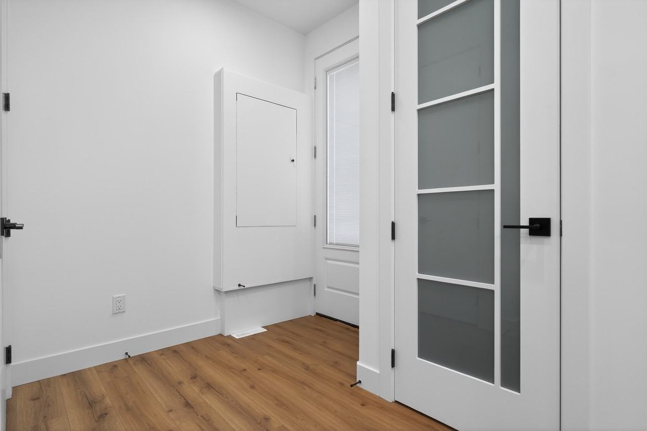 8721 77 Ave Nw - Photo 7 of 23