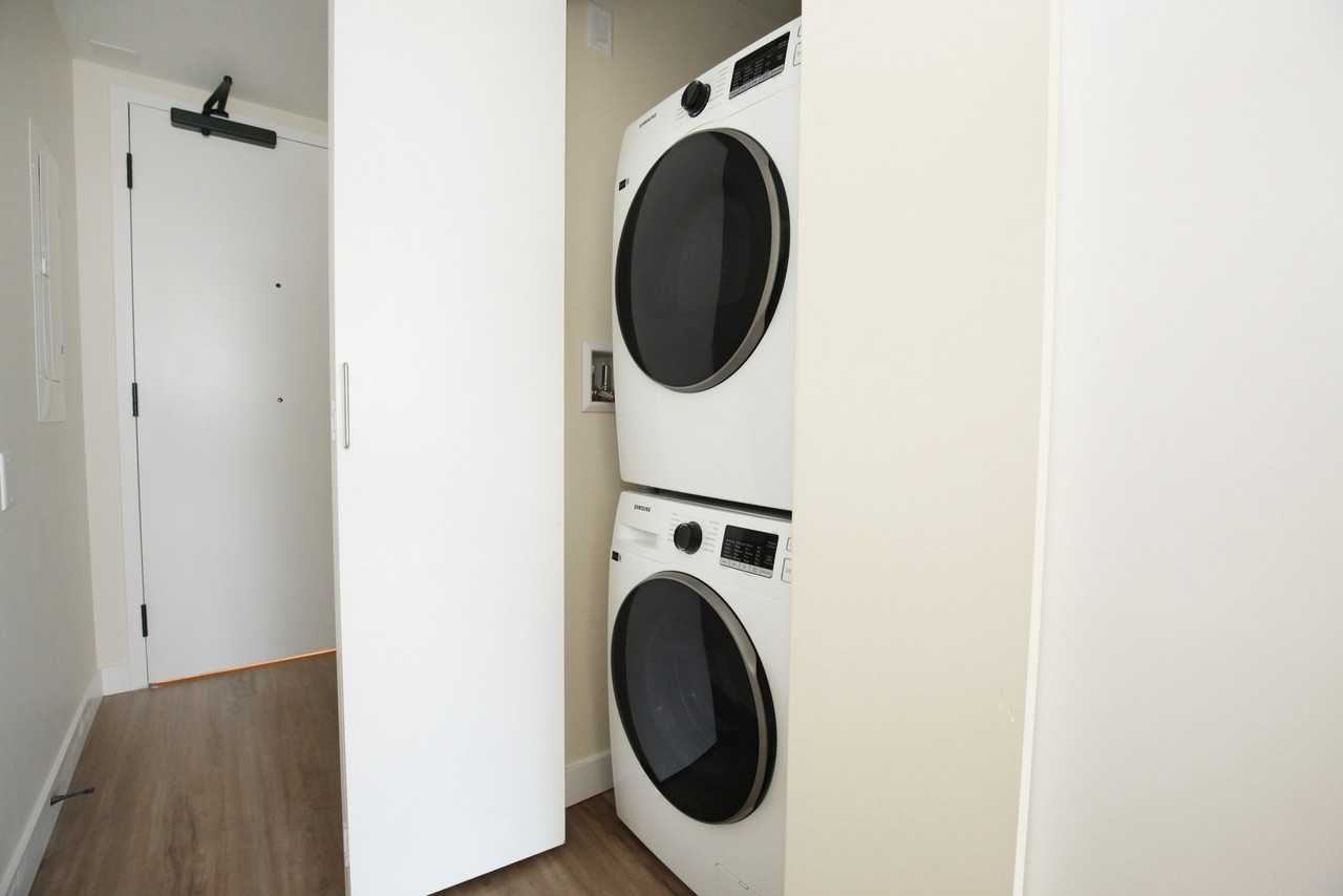 2895 E 10th Ave - Photo 3 of 12