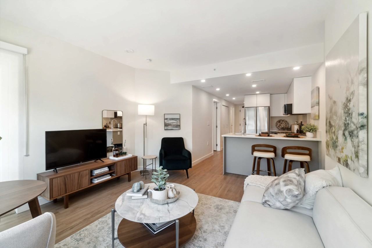 2895 E 10th Ave - Photo 3 of 15