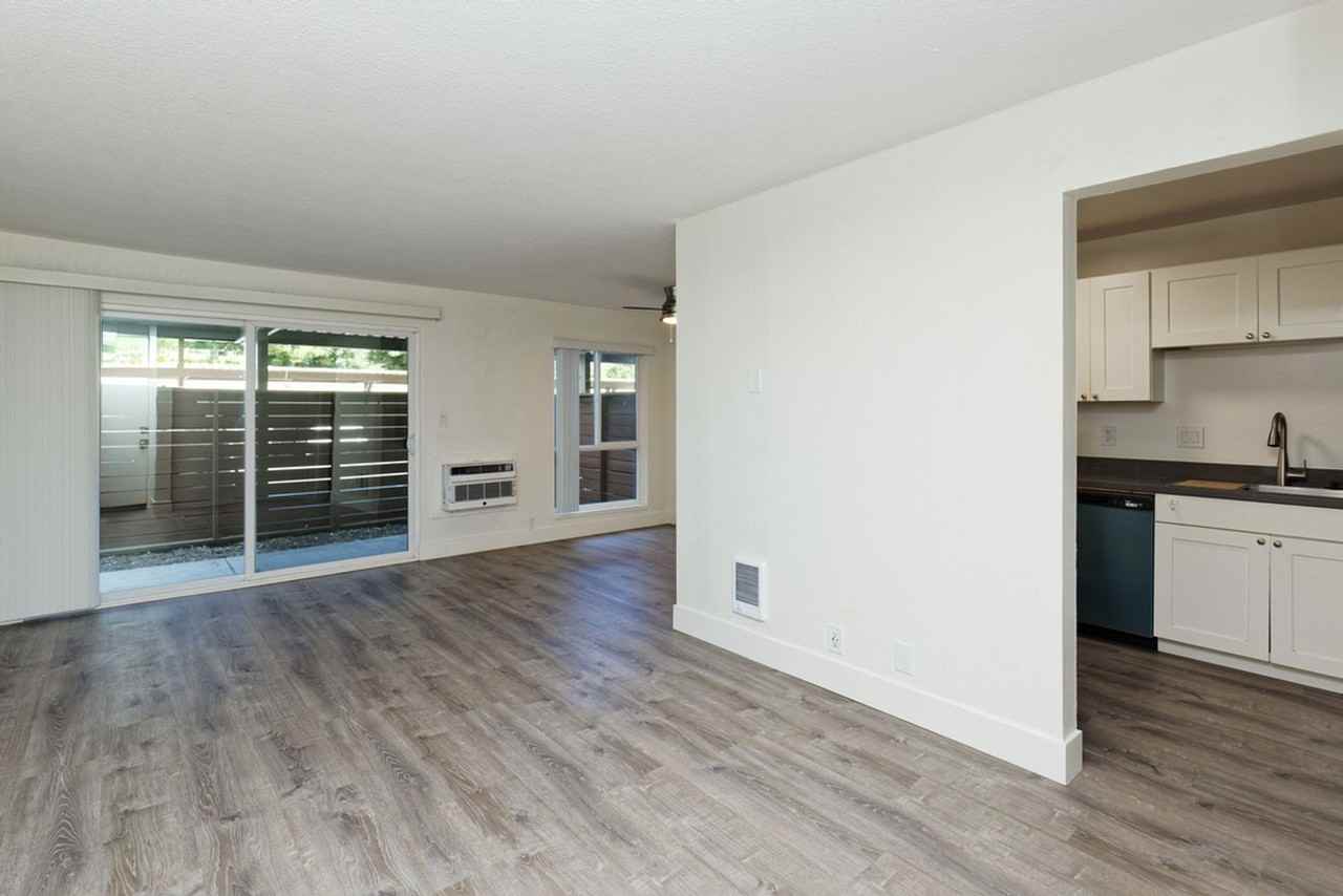 Shoreline 1841 Apartment Homes - Photo 6 of 20