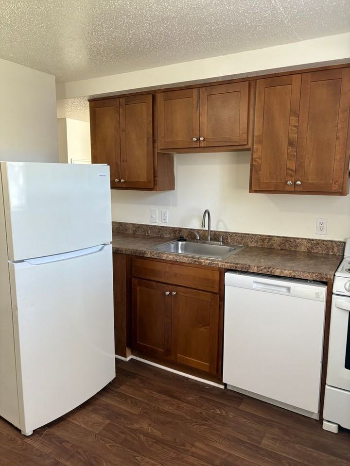 Dwell in Hilltop 2 bedroom 1 bath - Photo 5 of 8