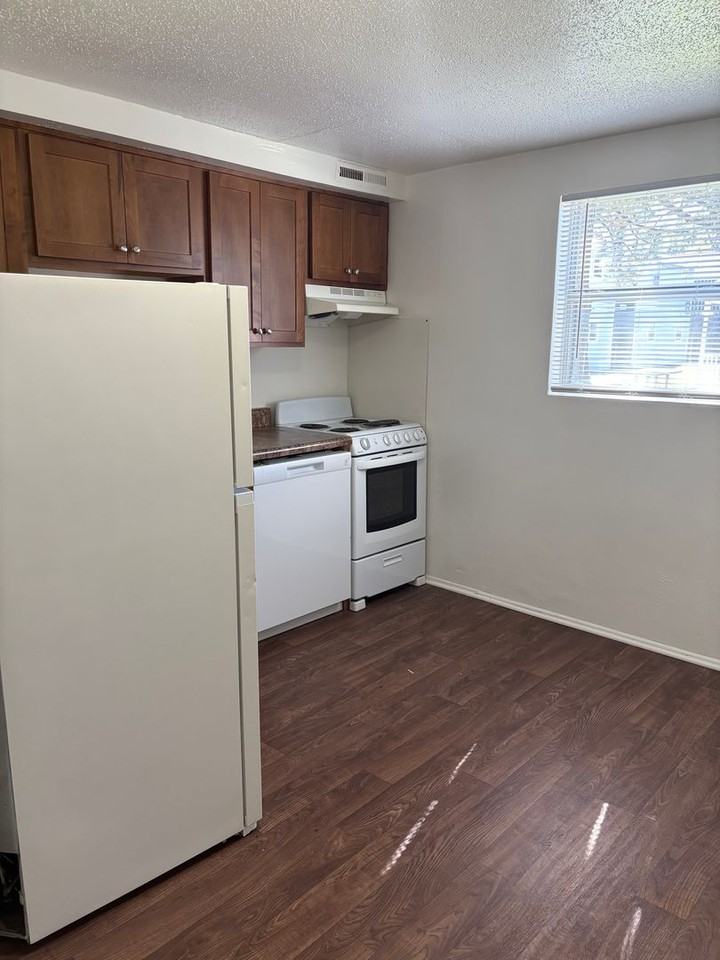 Dwell in Hilltop 2 bedroom 1 bath - Photo 6 of 8