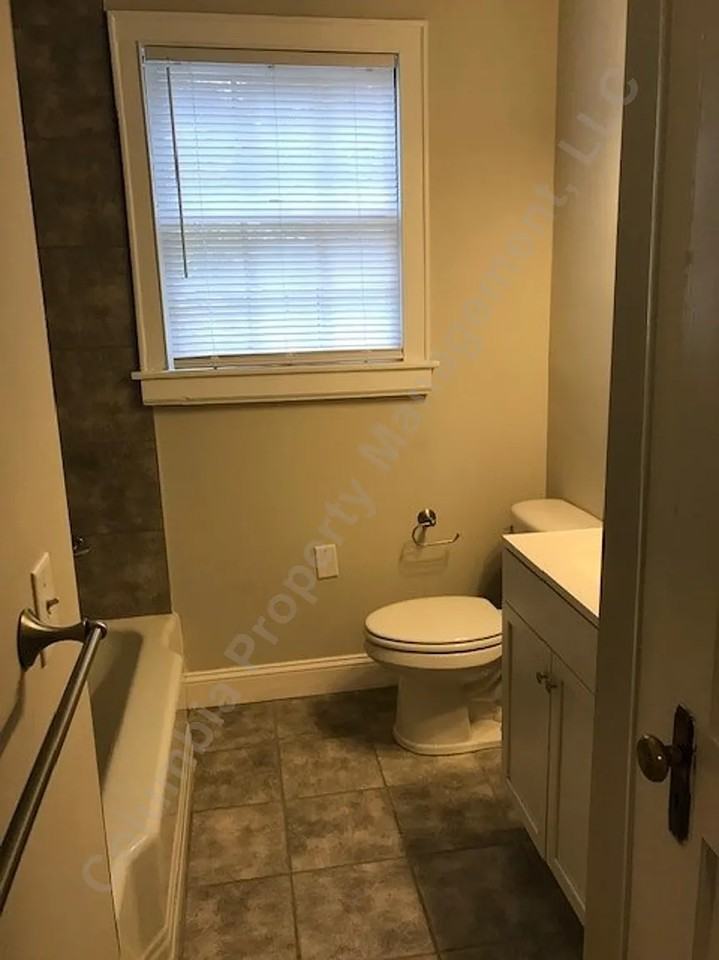 312 South Woodrow Street - Photo 7 of 54