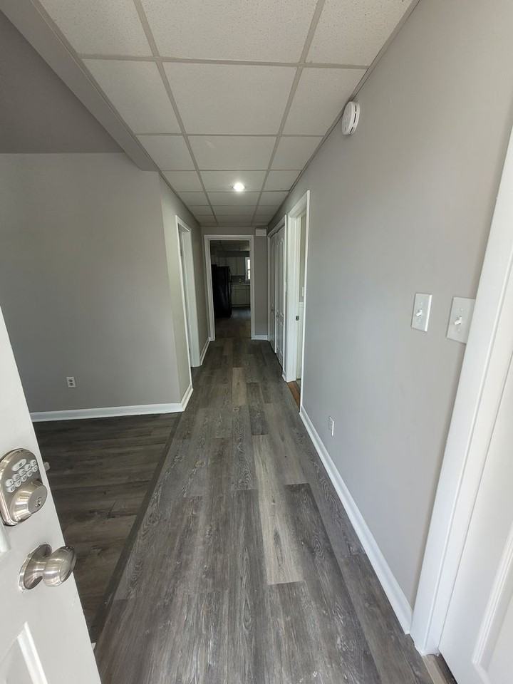 123 W Main St - Photo 4 of 27