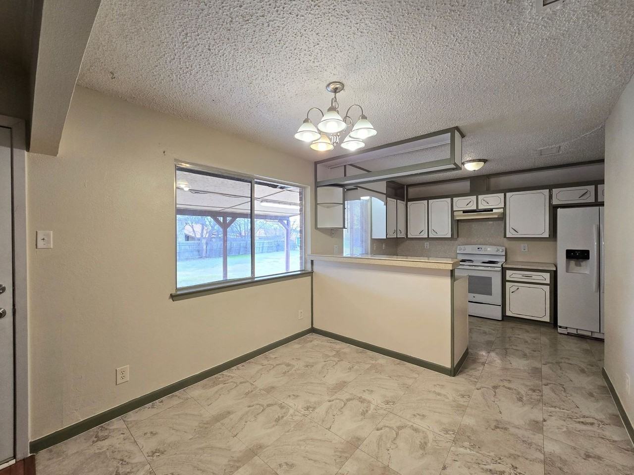 1415 Circletree Loop - Photo 6 of 26