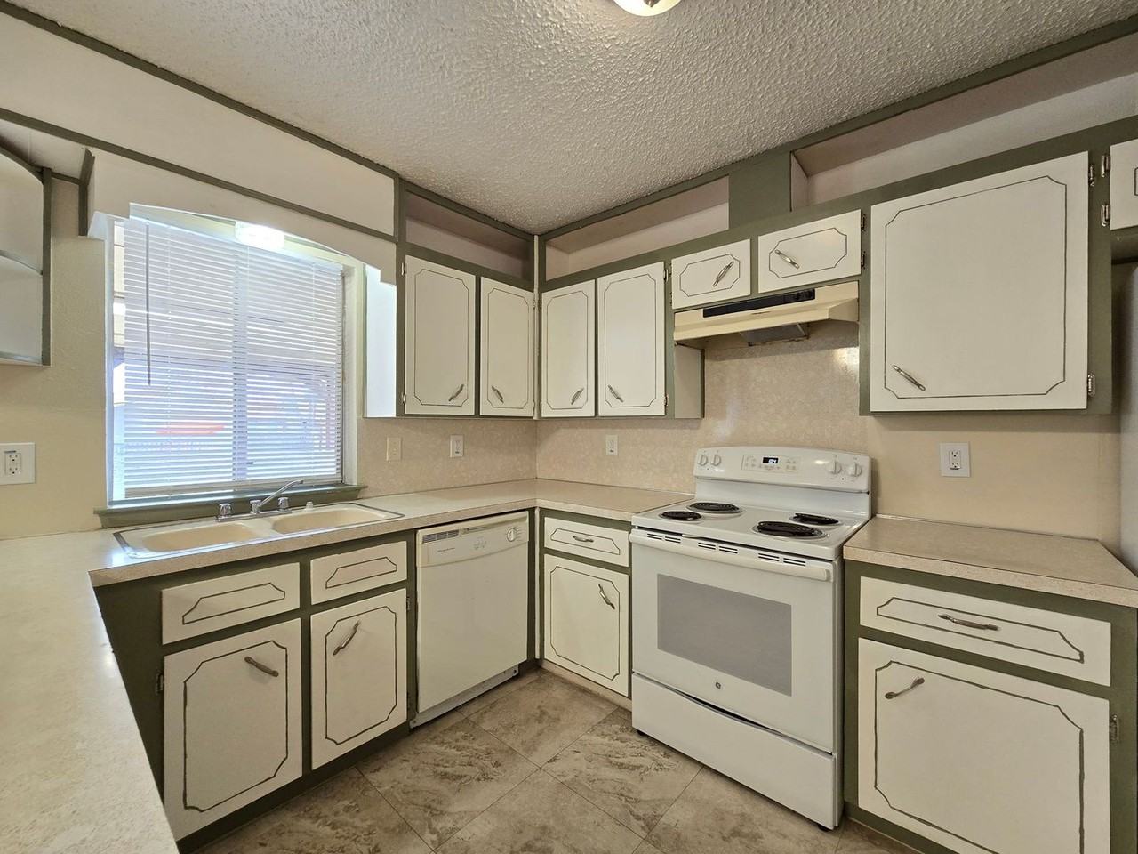 1415 Circletree Loop - Photo 7 of 26