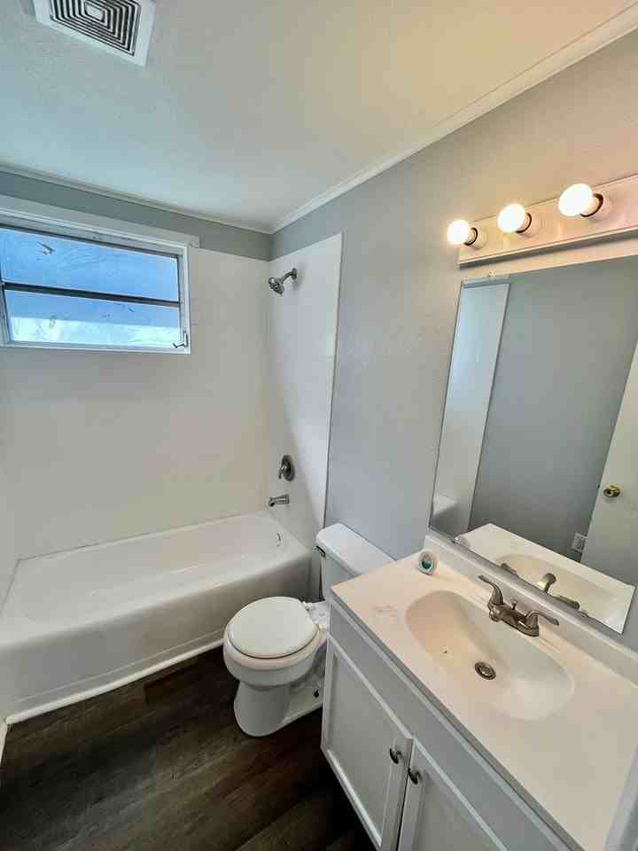 5513 18th St - Photo 6 of 9