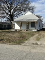 featured image of 1007 E Madison St