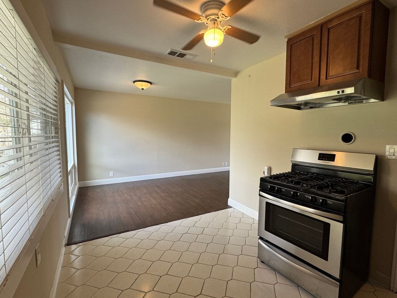 61 W Essex St - Photo 6 of 22