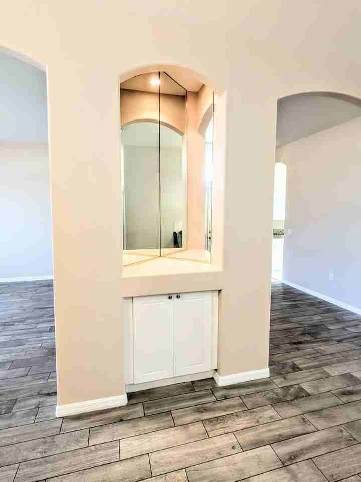 6826 Winslow St - Photo 4 of 38