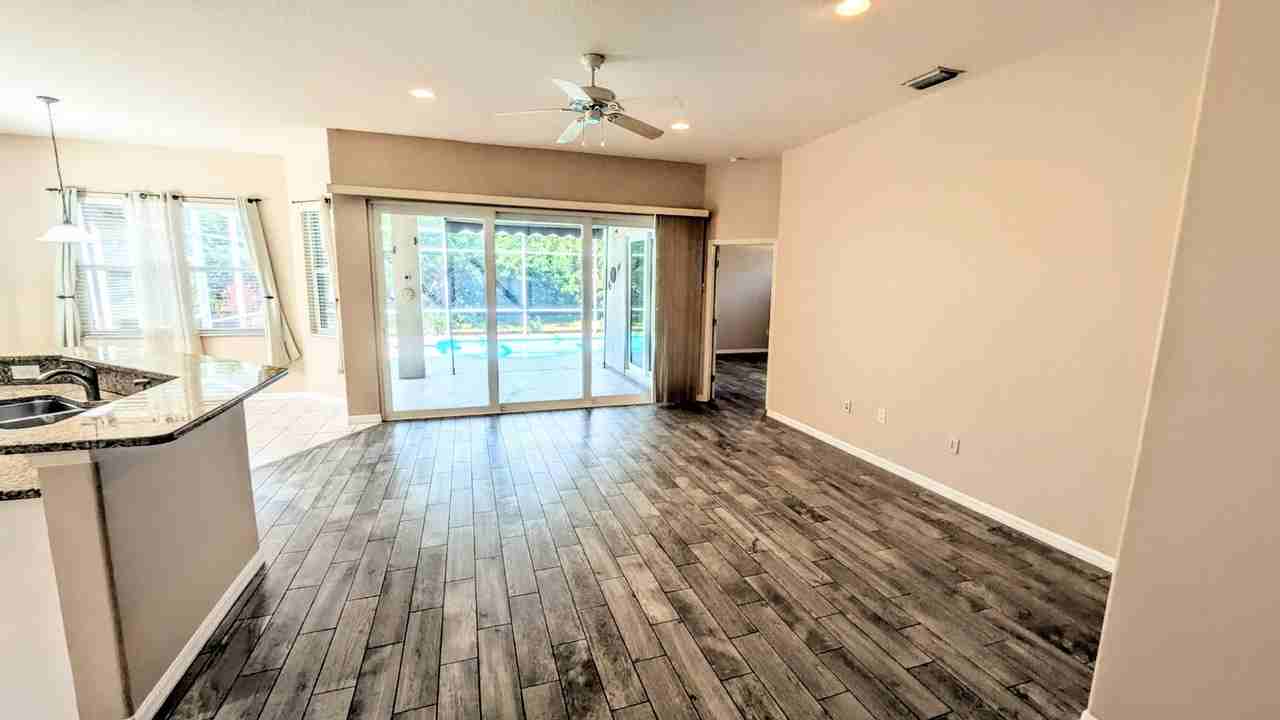 6826 Winslow St - Photo 5 of 38