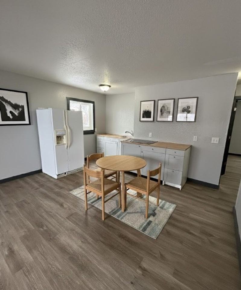 709 W 3rd St - Photo 5 of 9