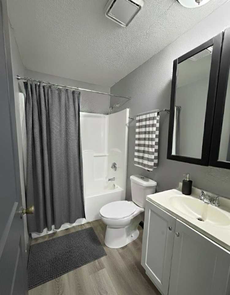 709 W 3rd St - Photo 7 of 9