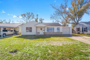 1600 E School St - Photo 1 of 1