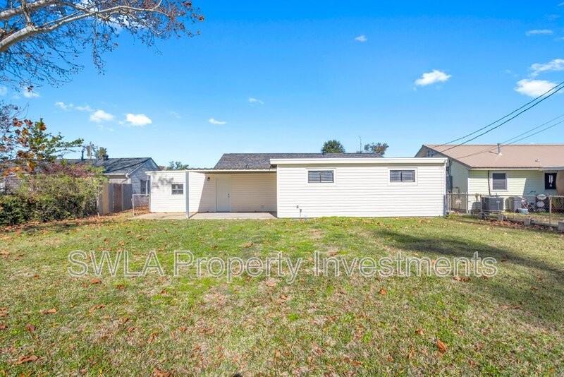 1600 E School St - Photo 2 of 10