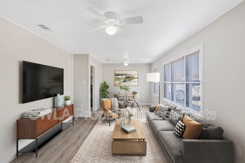 1600 E School St - Photo 3 of 10